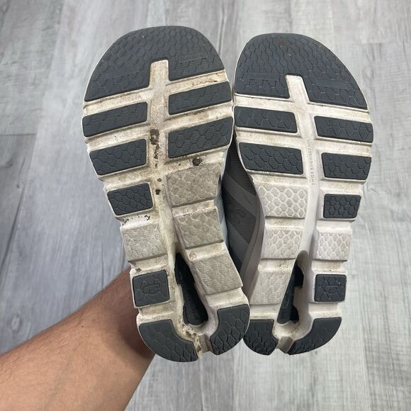 On Cloud Running Sneaker Women Size 6 White Grey Cloudrunner Running Gym Shoes M - Picture 10 of 10